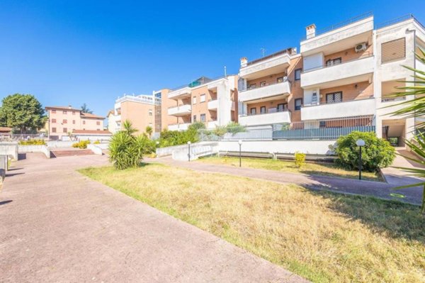 appartamento in vendita a Roma in zona Castelverde