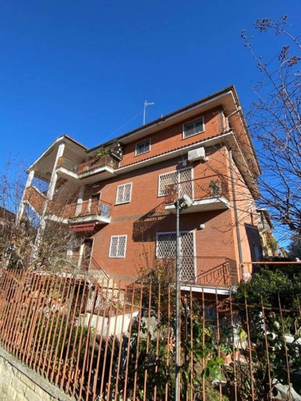 appartamento in vendita a Roma in zona Corviale