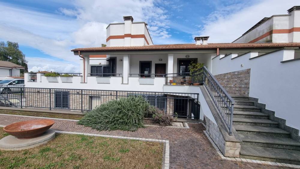 casa indipendente in vendita a Roma in zona Infernetto