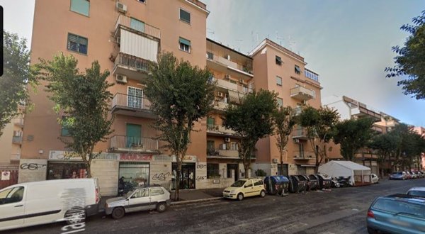 locale commerciale in vendita a Roma in zona Prenestino-Labicano