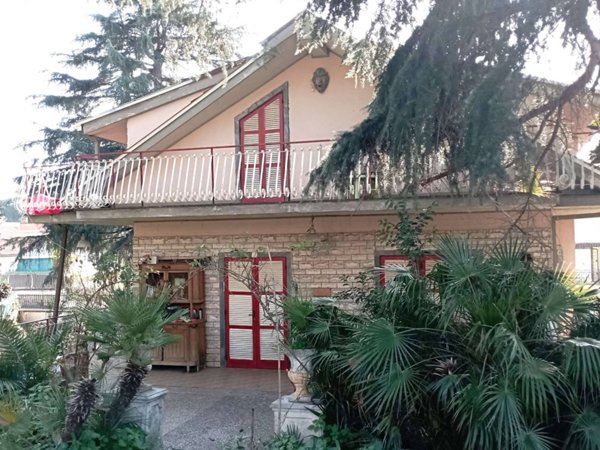 casa indipendente in vendita a Roma in zona Finocchio