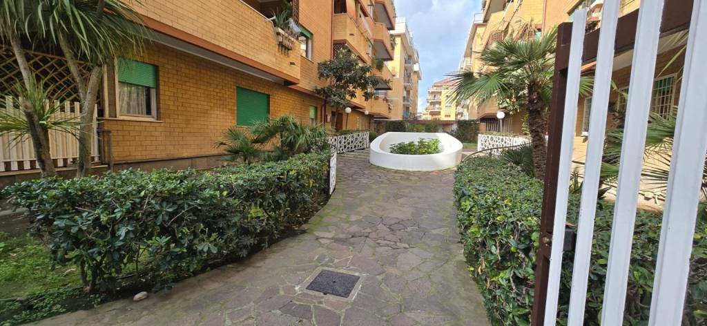 appartamento in vendita a Roma in zona Ostia