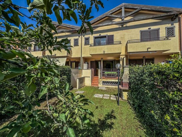 casa indipendente in vendita a Roma in zona Infernetto
