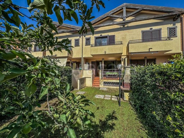 casa indipendente in vendita a Roma in zona Infernetto