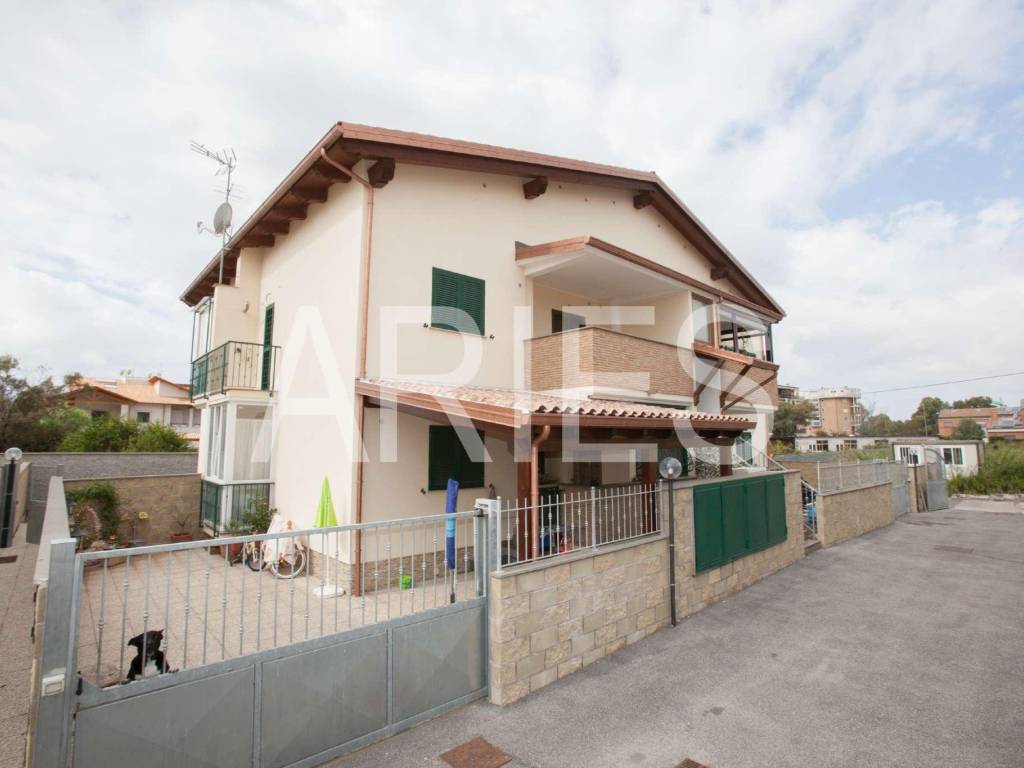 appartamento in vendita a Roma in zona Ostia