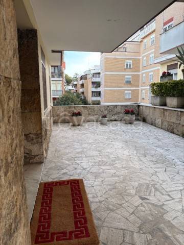 appartamento in vendita a Roma in zona Tomba di Nerone