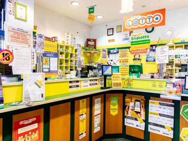negozio in vendita a Roma in zona Prenestino-Centocelle