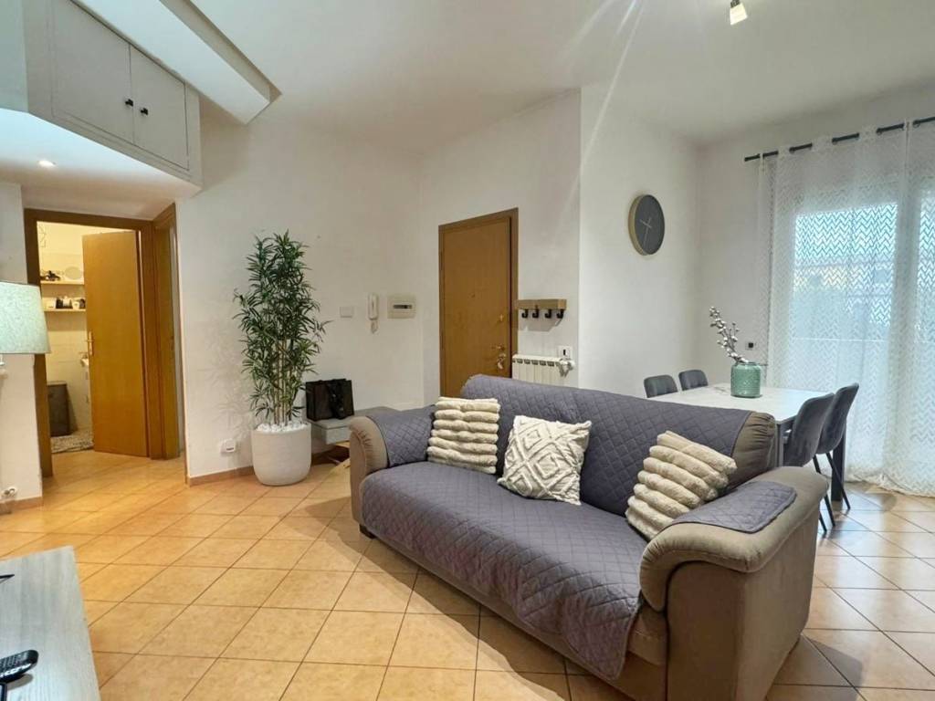 appartamento in vendita a Roma in zona Torre Gaia