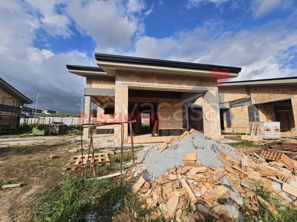 casa indipendente in vendita a Roma in zona Borghesiana
