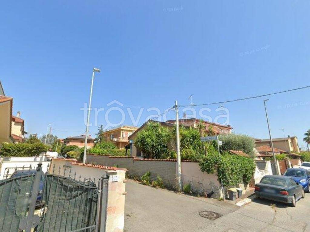casa indipendente in vendita a Roma in zona Acilia