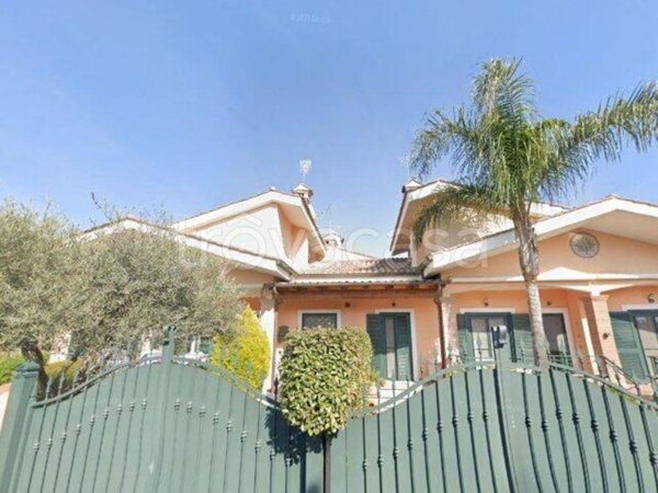 casa indipendente in vendita a Roma in zona Ostia Antica