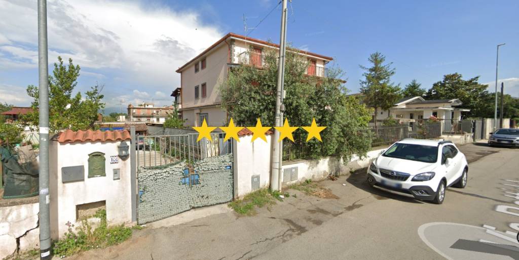 appartamento in vendita a Roma in zona Lago Regillo