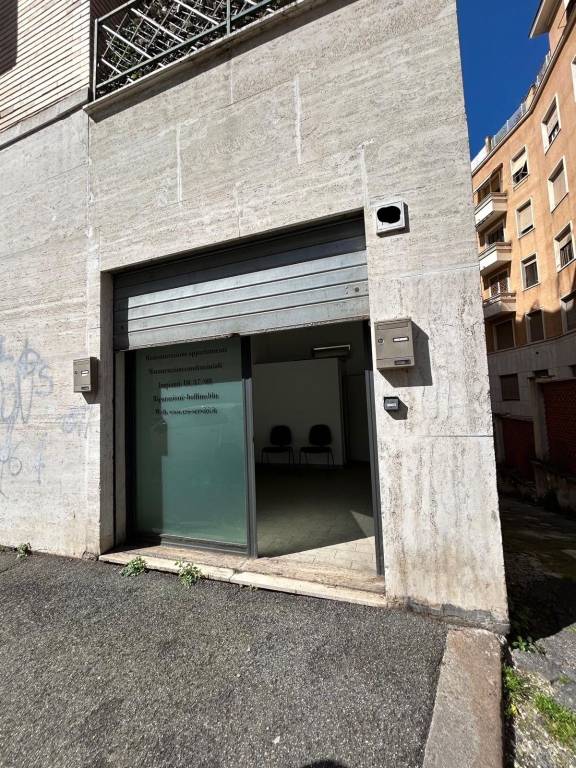 negozio in vendita a Roma in zona Nomentano