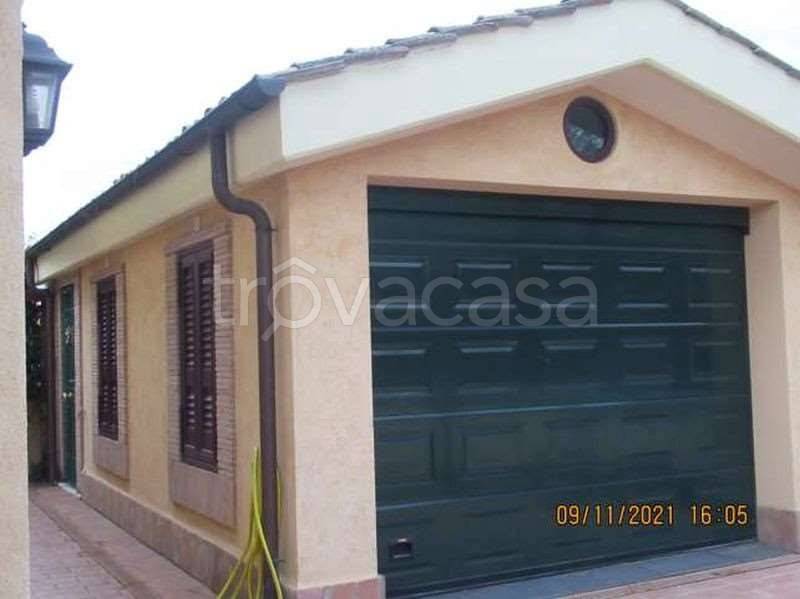 casa indipendente in vendita a Roma in zona Casal Morena