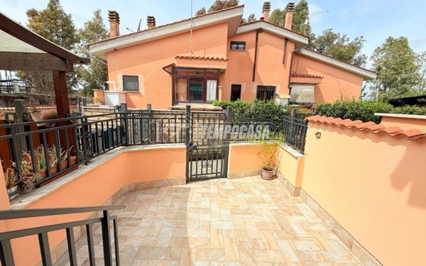 casa indipendente in vendita a Roma