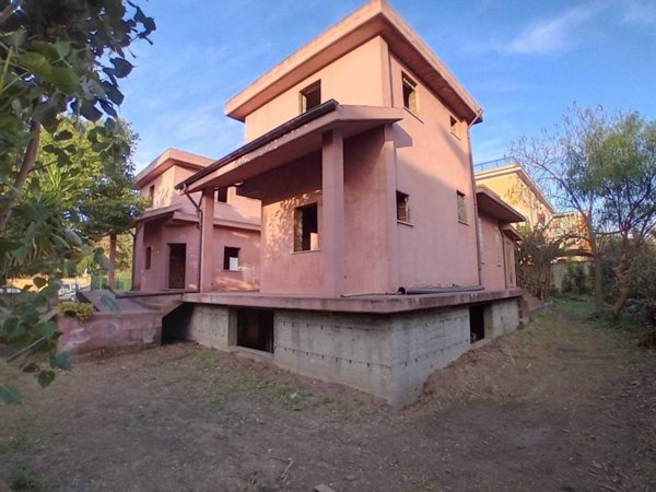 casa indipendente in vendita a Roma in zona Massimina/Casal Lumbroso