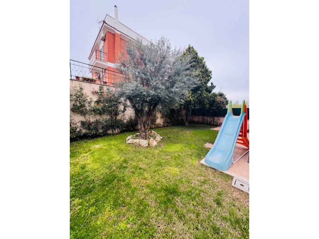 appartamento in vendita a Roma in zona Acilia
