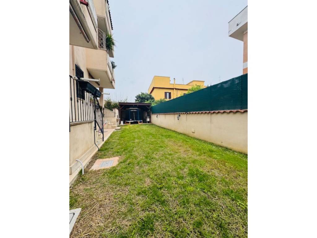 appartamento in vendita a Roma in zona Vitinia