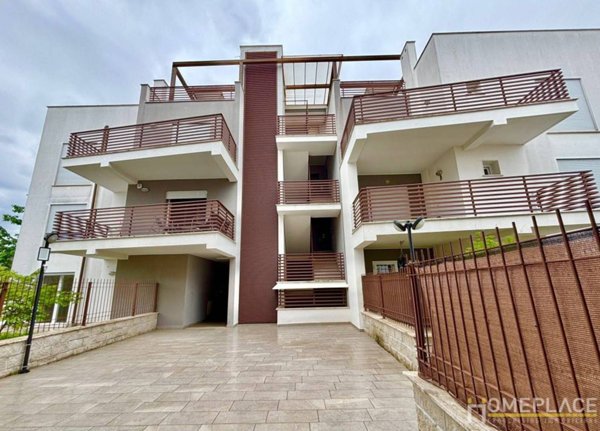 appartamento in vendita a Roma in zona Torre Angela