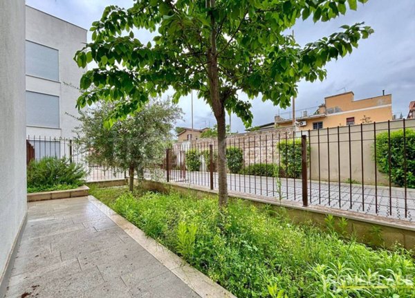 appartamento in vendita a Roma in zona Torre Angela