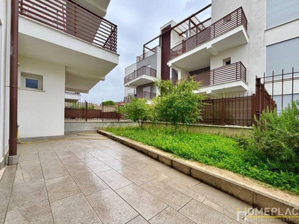 appartamento in vendita a Roma in zona Torre Angela