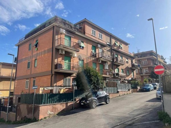 appartamento in vendita a Roma in zona Colle Prenestino