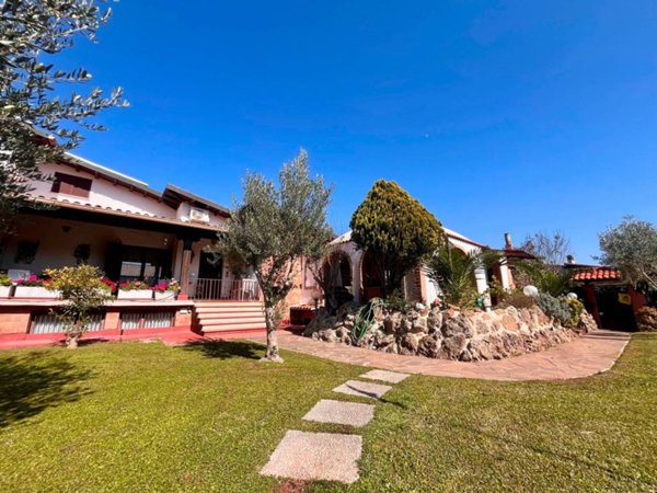 casa indipendente in vendita a Roma in zona Trigoria