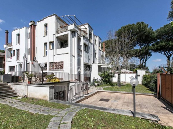 casa indipendente in vendita a Roma in zona Mostacciano
