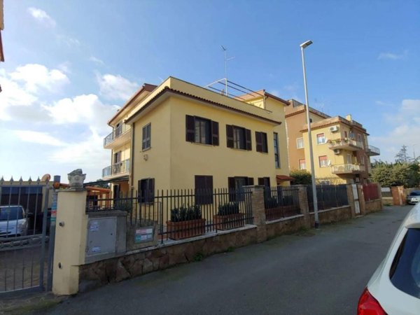 appartamento in vendita a Roma in zona Corviale