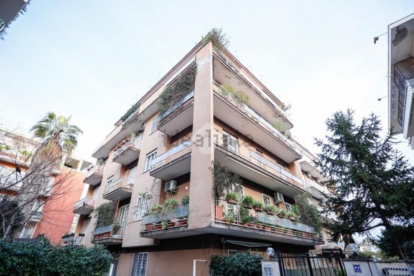 appartamento in vendita a Roma in zona Della Vittoria