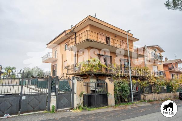 appartamento in vendita a Roma in zona Case Rosse