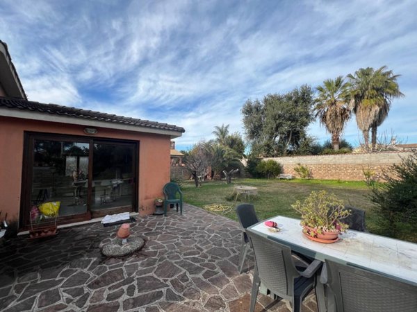 casa indipendente in vendita a Roma in zona Torrino
