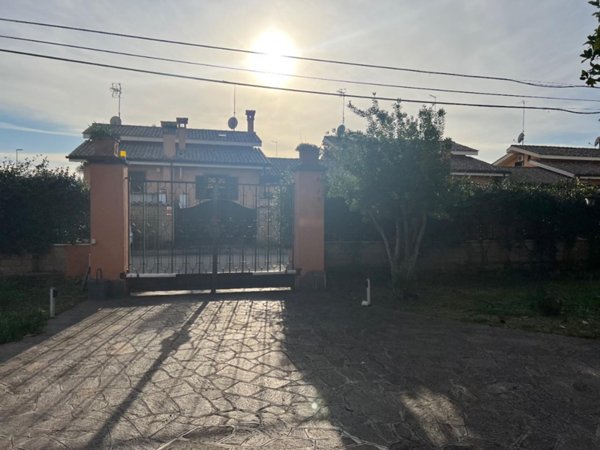 casa indipendente in vendita a Roma in zona Torrino