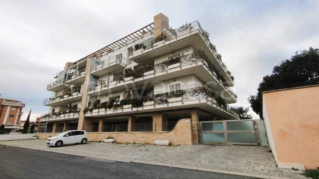 appartamento in vendita a Roma in zona Mezzocammino