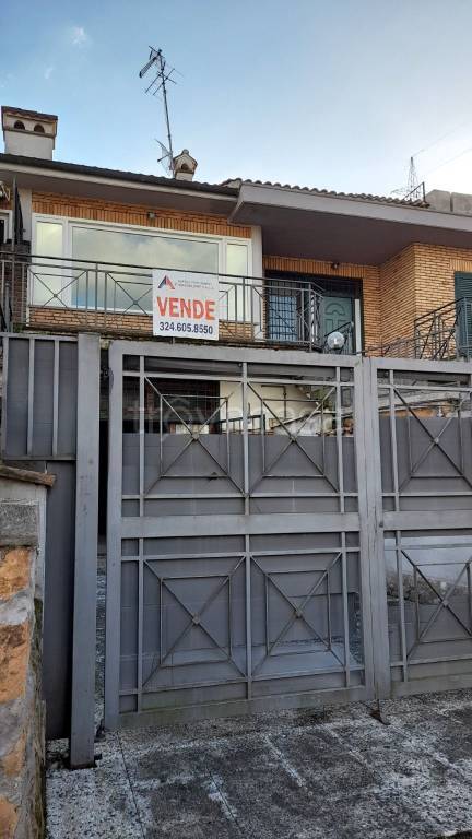 casa indipendente in vendita a Roma in zona Valle Muricana