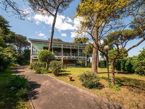 casa indipendente in vendita a Roma in zona EUR
