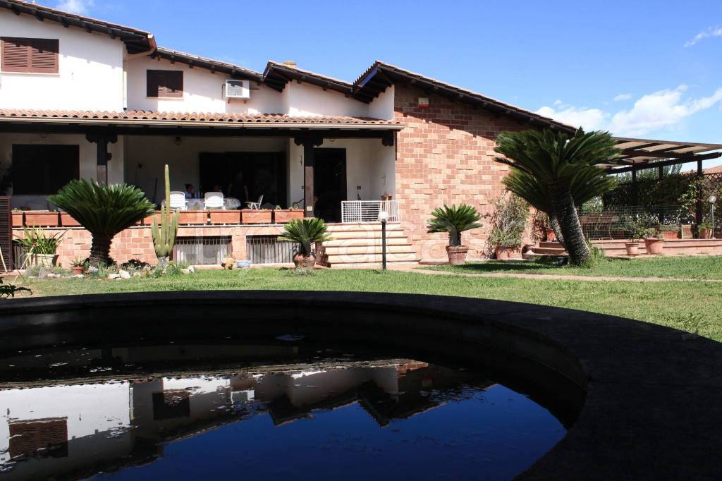 casa indipendente in vendita a Roma in zona Trigoria