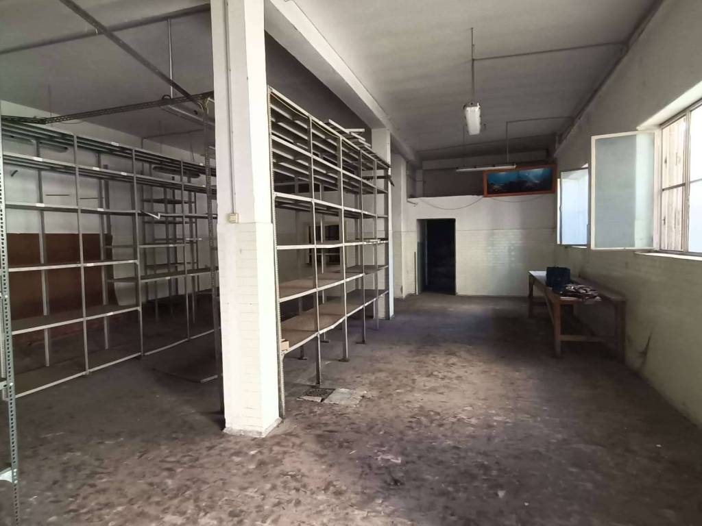 locale di sgombero in vendita a Roma in zona Ponte Mammolo