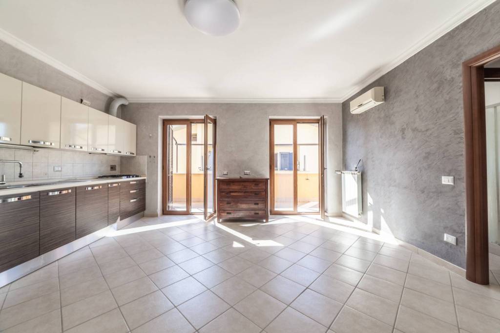 appartamento in vendita a Roma in zona Lunghezza