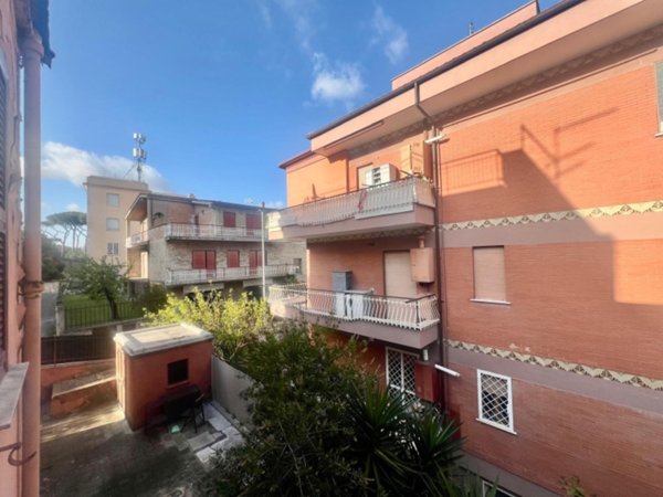 appartamento in vendita a Roma in zona Colle del Sole