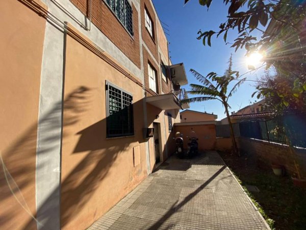 appartamento in vendita a Roma in zona Torre Angela