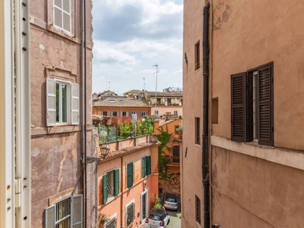 appartamento in vendita a Roma in zona Parione/Sant'Eustachio
