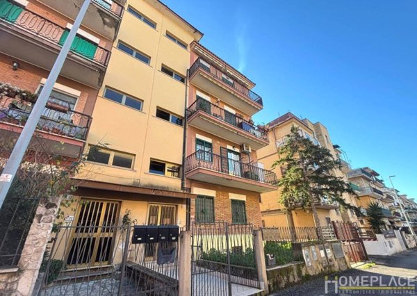 appartamento in vendita a Roma in zona Torre Angela