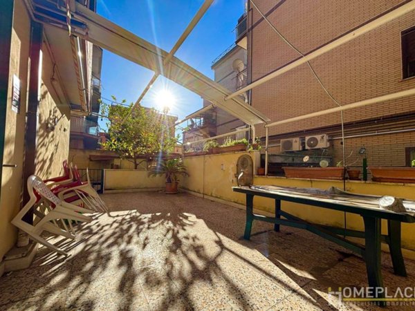 appartamento in vendita a Roma in zona Torre Angela