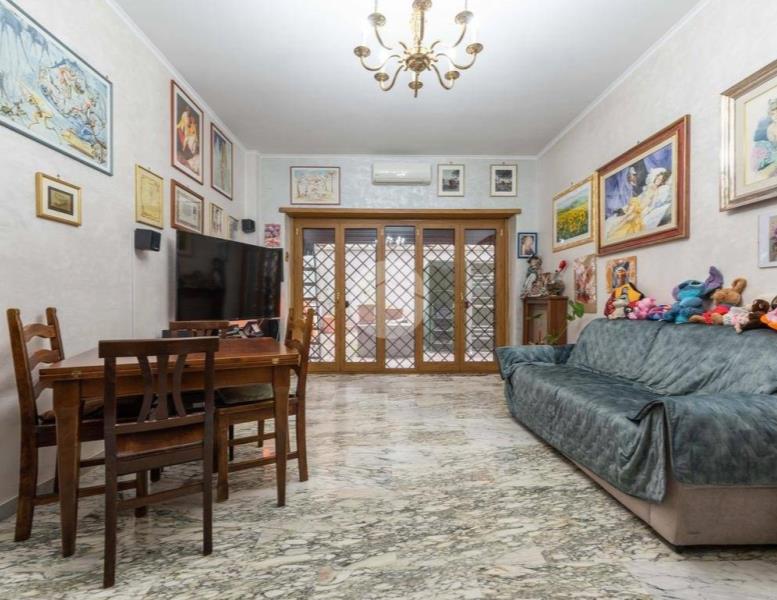appartamento in vendita a Roma in zona Appio Latino