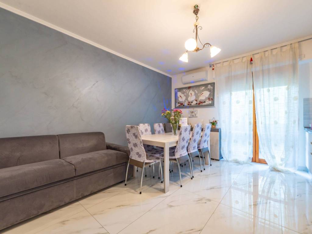 appartamento in vendita a Roma in zona Dragoncello