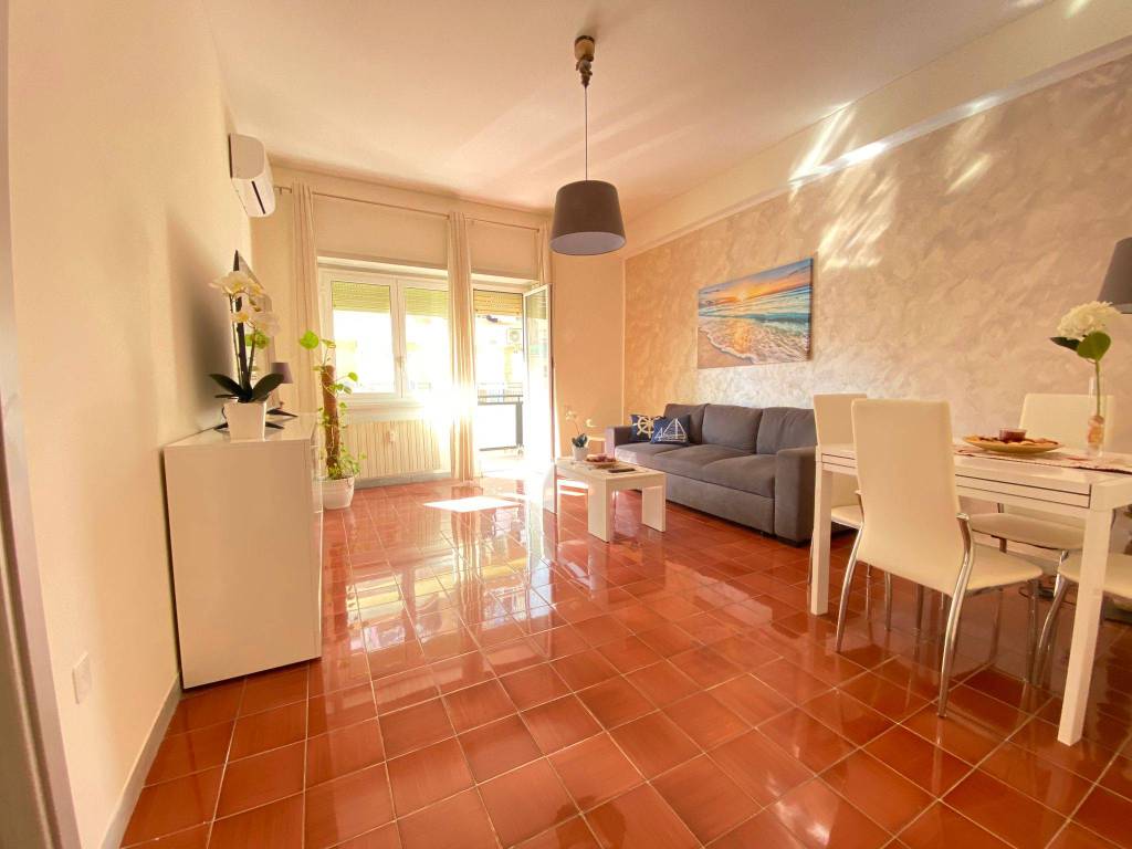 casa indipendente in vendita a Roma in zona Ostia