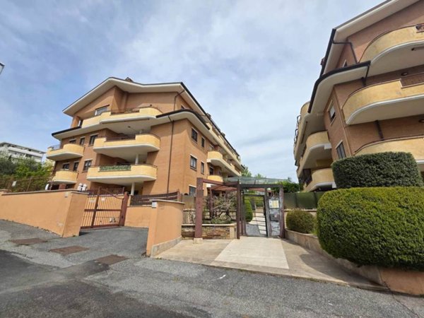 appartamento in vendita a Roma in zona Fontignani