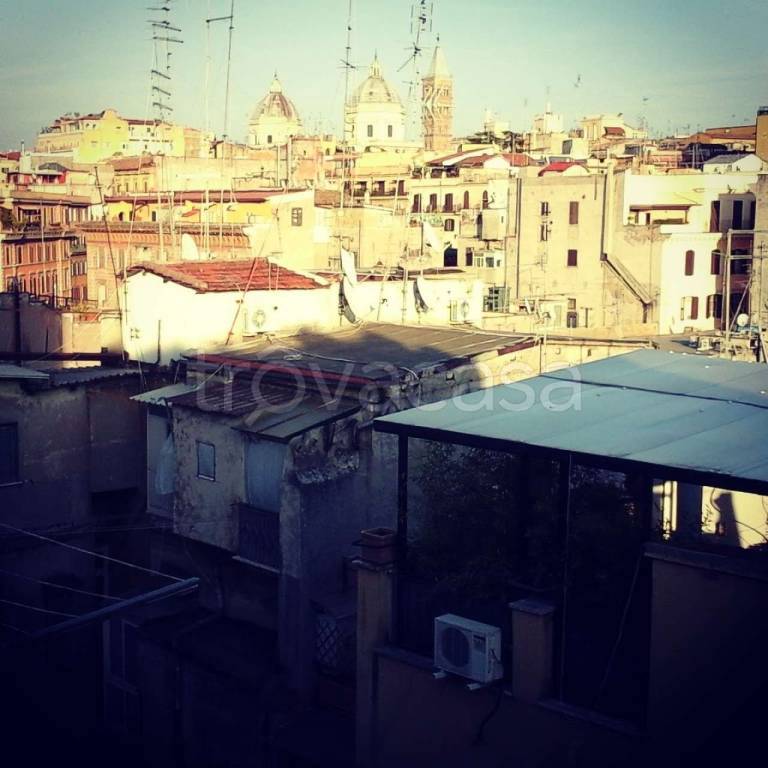 appartamento in vendita a Roma in zona Rione Monti/Campitelli