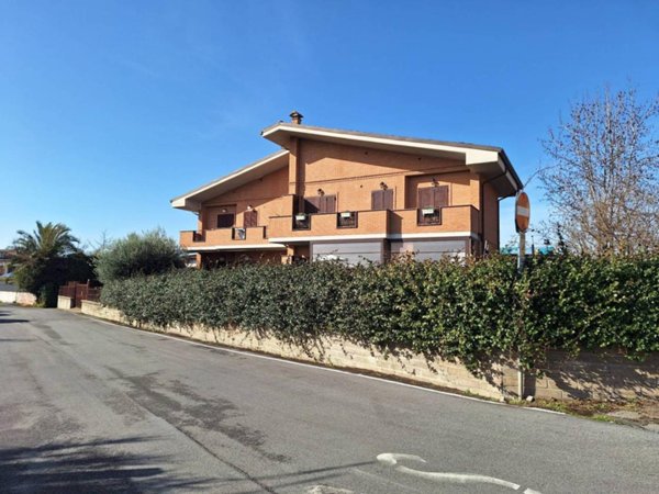 appartamento in vendita a Roma in zona Casal Morena